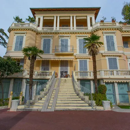 2 Pièces Avec Terrasse, Jardin Et Parking Dans Résidence Avec Piscine à - Fr-1-196-313